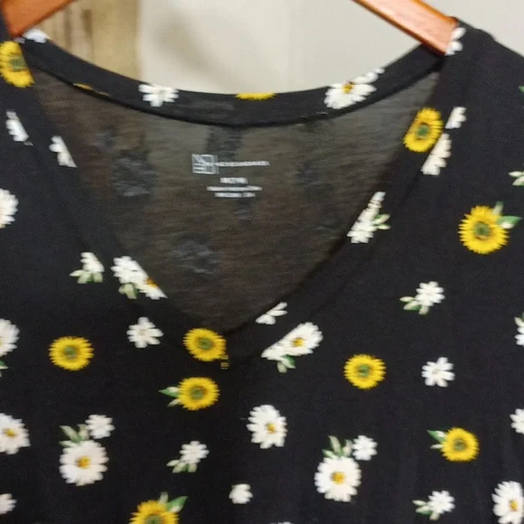 no boundaries floral print twisted front blouse (FLAWED) - Picture 4 of 6